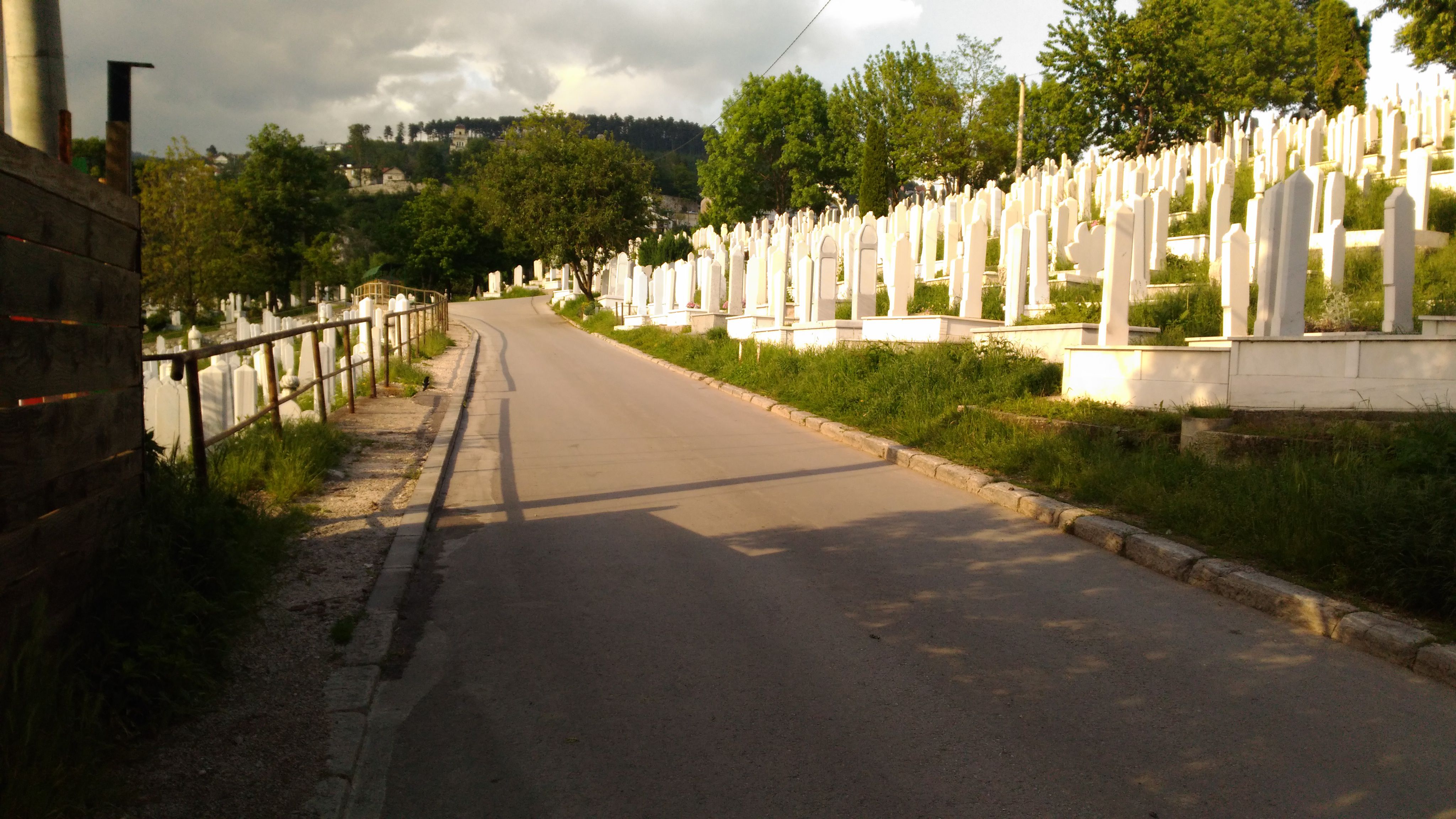 Saraybosna Tepelerinde Her Yer Mezarlık