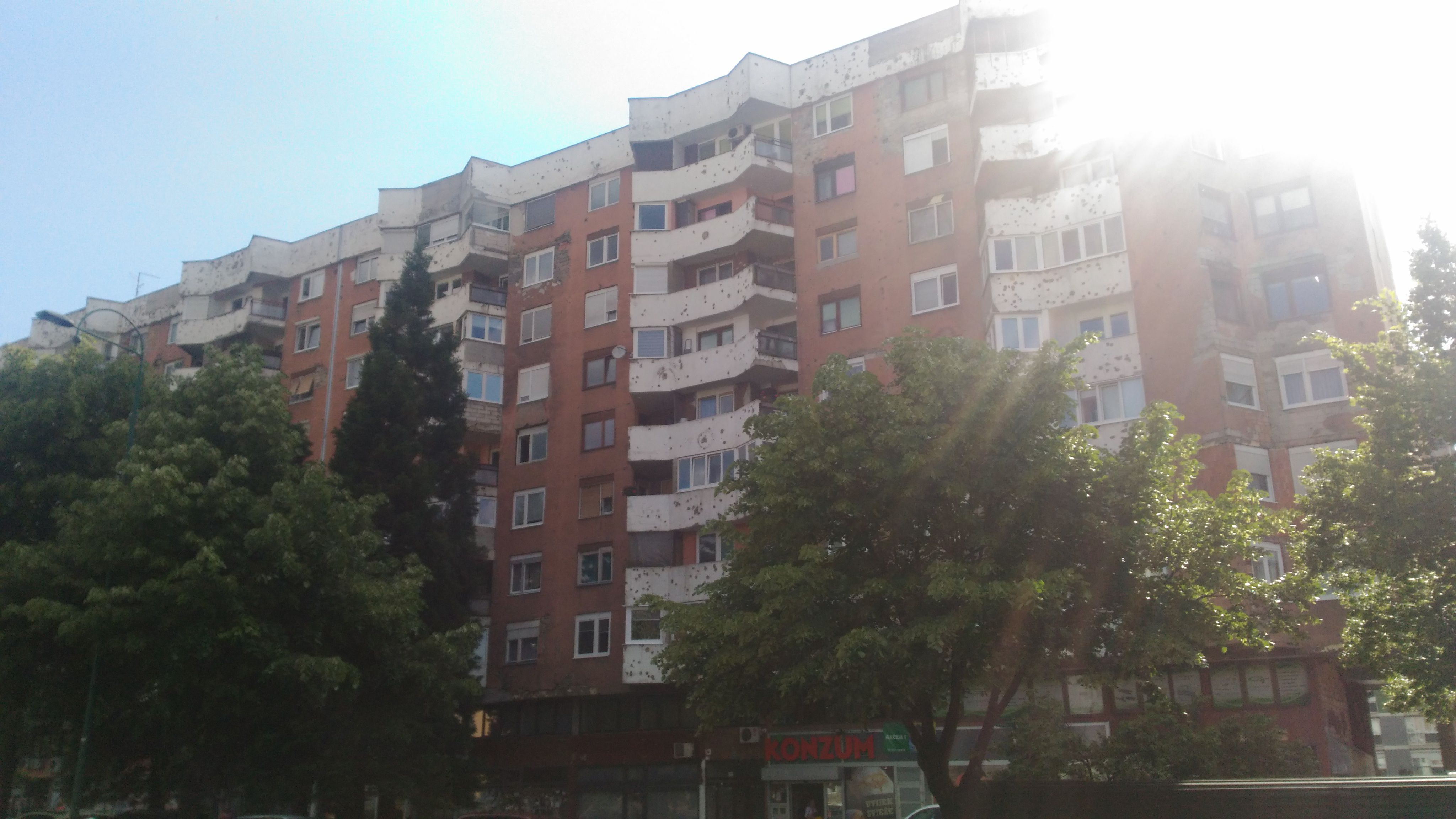 Saraybosna'dan delik deşik binalar